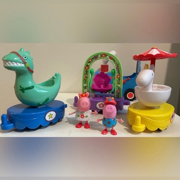Peppa Pig Magical Parade Float All aboard, it’s full steam ahead Peppa & Friend - Picture 2 of 6